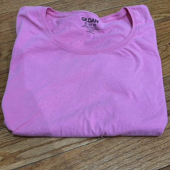 Hot Pink Gildan 2XL short sleeve T-Shirt- soft and comfortable - Picture 2 of 3